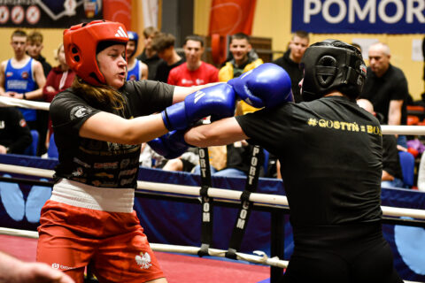 Zacięta wymiana ciosów na zawodach bokserskich FutureChamps